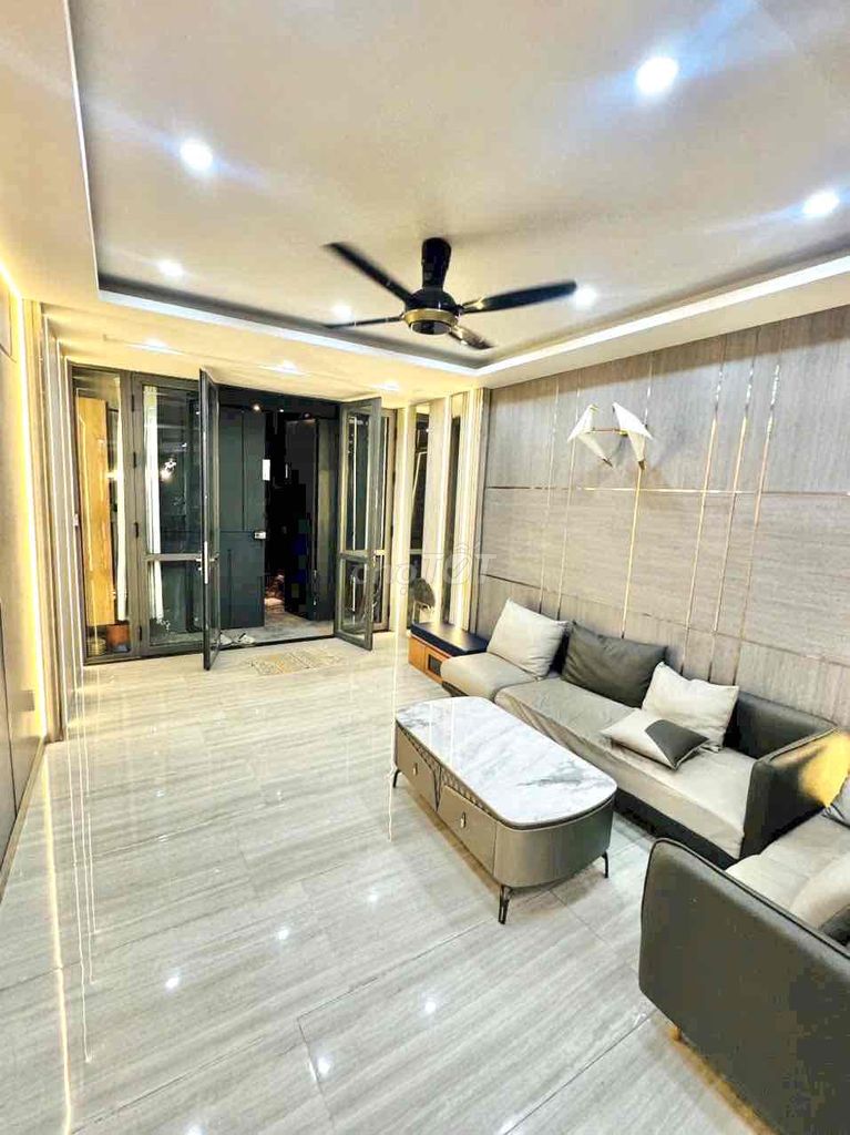 Four-foot-four-foot-four-four-story furniture, five bedrooms, 6 Phạm Văn Chiêu alley toilets.