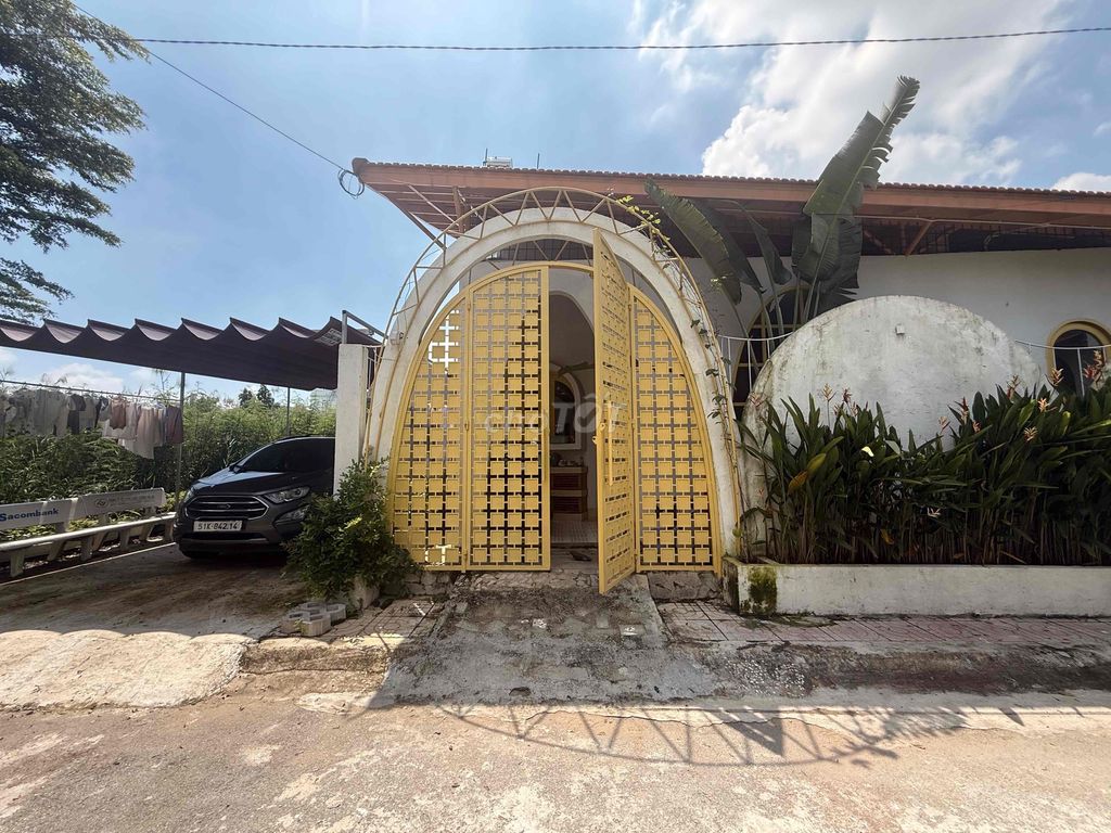 The Nguyễn Bình Nhà Bè garden house has interior