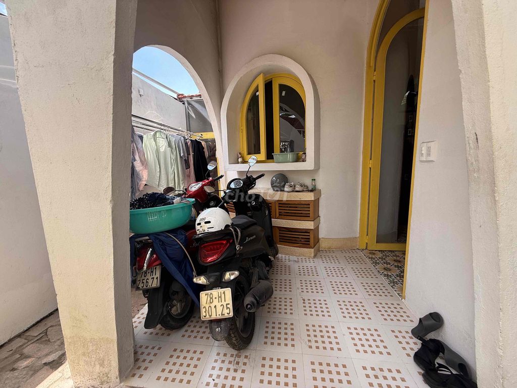 The Nguyễn Bình Nhà Bè garden house has interior