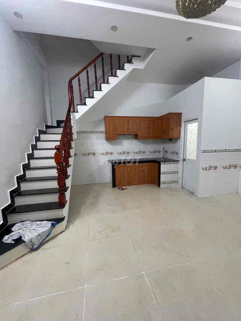 Rent two four floors of bedroom three QqNA toilet, 12 feet to the edge of the market.