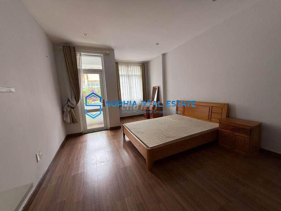 A beautiful house, a quiet area near park-- 29 million a month.