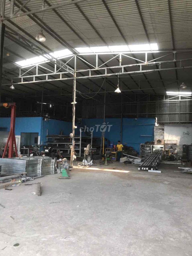 rents the Ql1 A warehouse