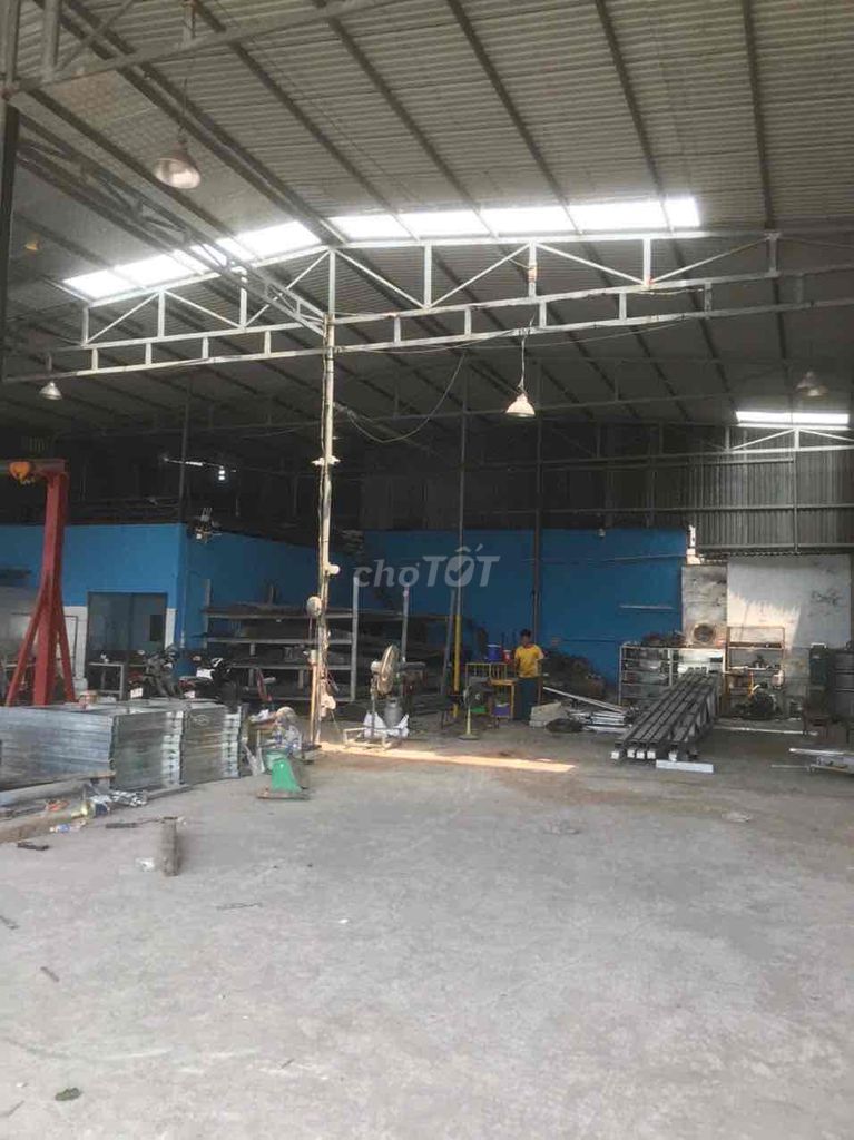 rents the Ql1 A warehouse