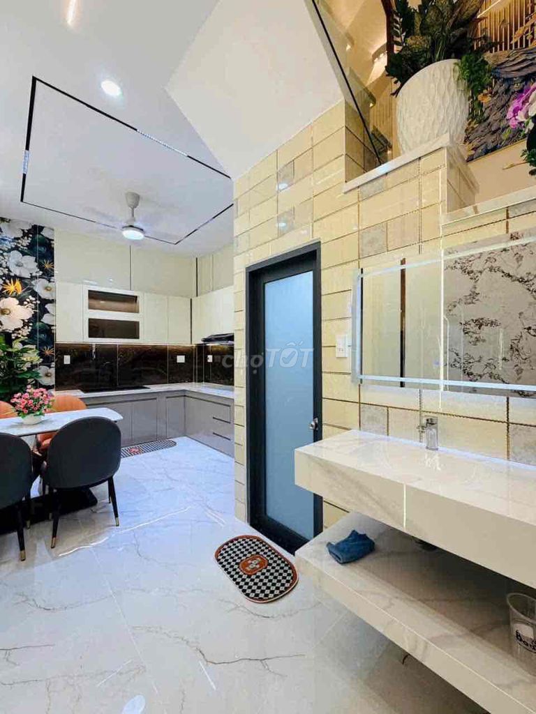 Rent the original Nguyễn Sỹ Sách in 15 Tân Bình.