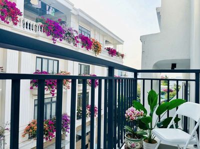 Rent the house as a service apartment.