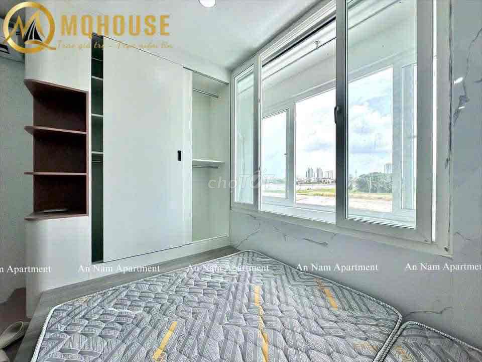 A hyper-max. A bedroom. A balcony.