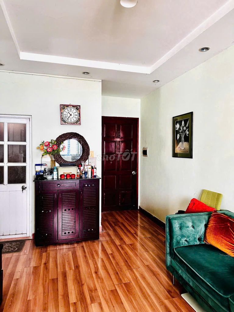 Zen Tower residence, District 12. 60 meters two bedrooms. ntcb. 5.5 million.