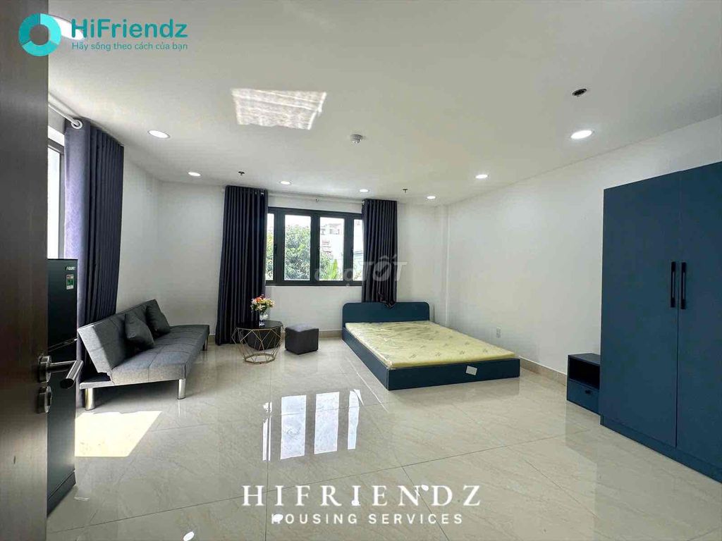 The super-large sky windows studio is located at the University of nttu, vlu, ih
