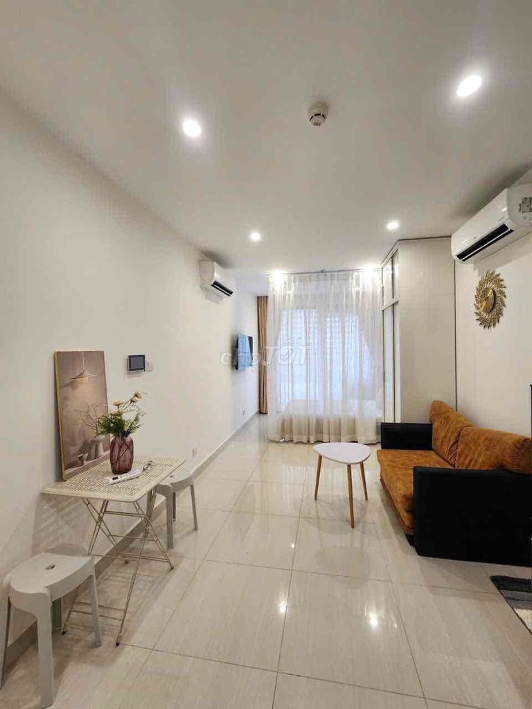 Rent the studio with the balcony of Origami.