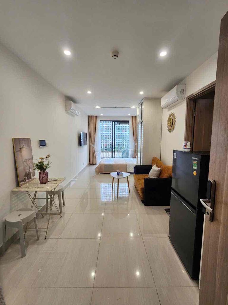 Rent the studio with the balcony of Origami.
