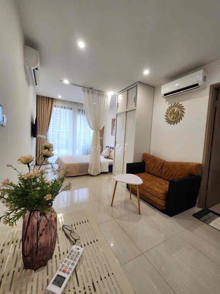Rent the studio with the balcony of Origami.