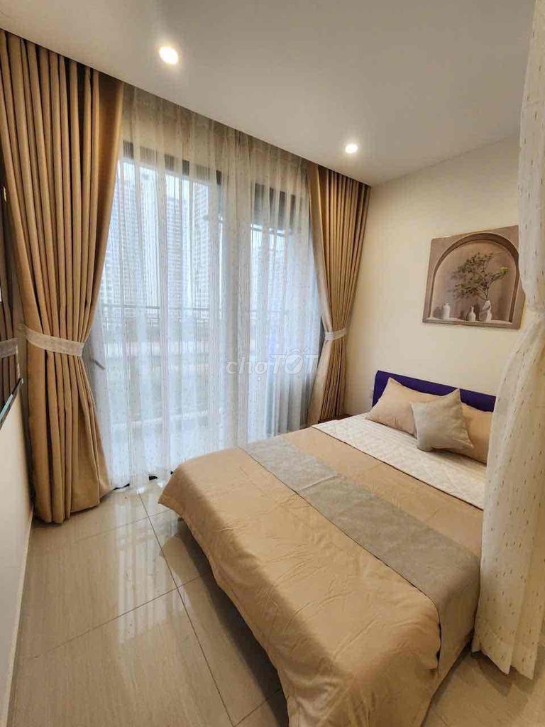Rent the studio with the balcony of Origami.