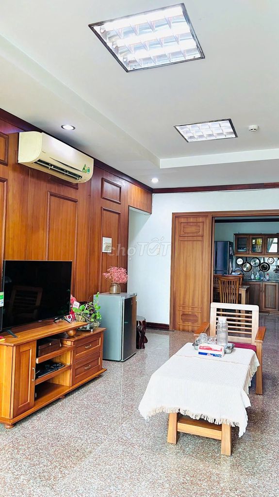 We need to rent a Hoàng Anh Gia Lai 2 apartment, three bedrooms, nice house, right now.
