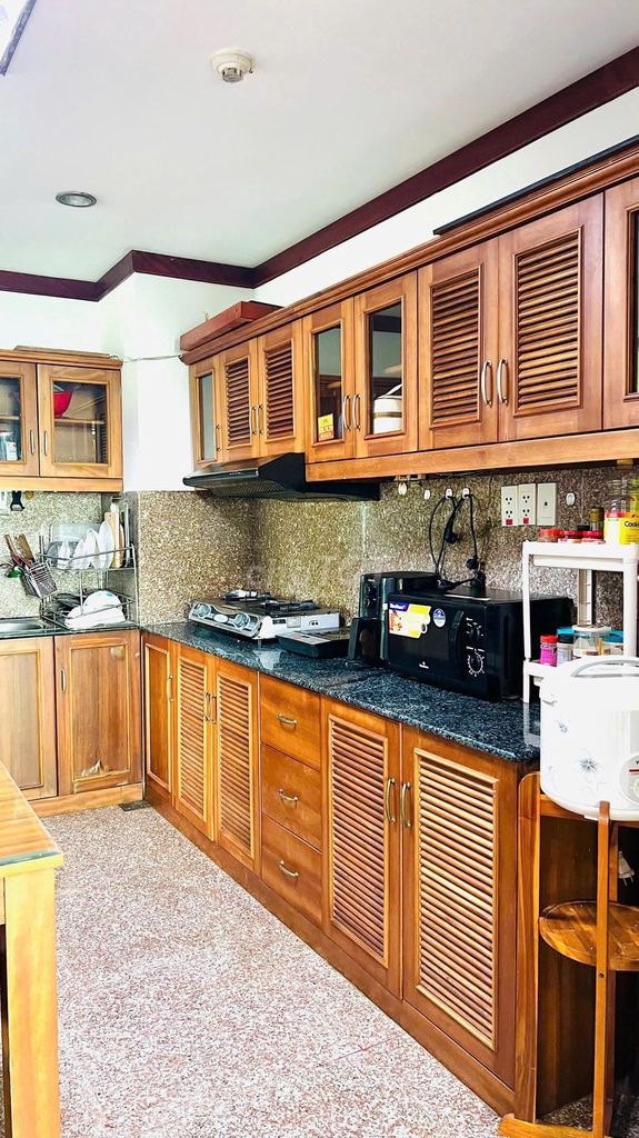 We need to rent a Hoàng Anh Gia Lai 2 apartment, three bedrooms, nice house, right now.