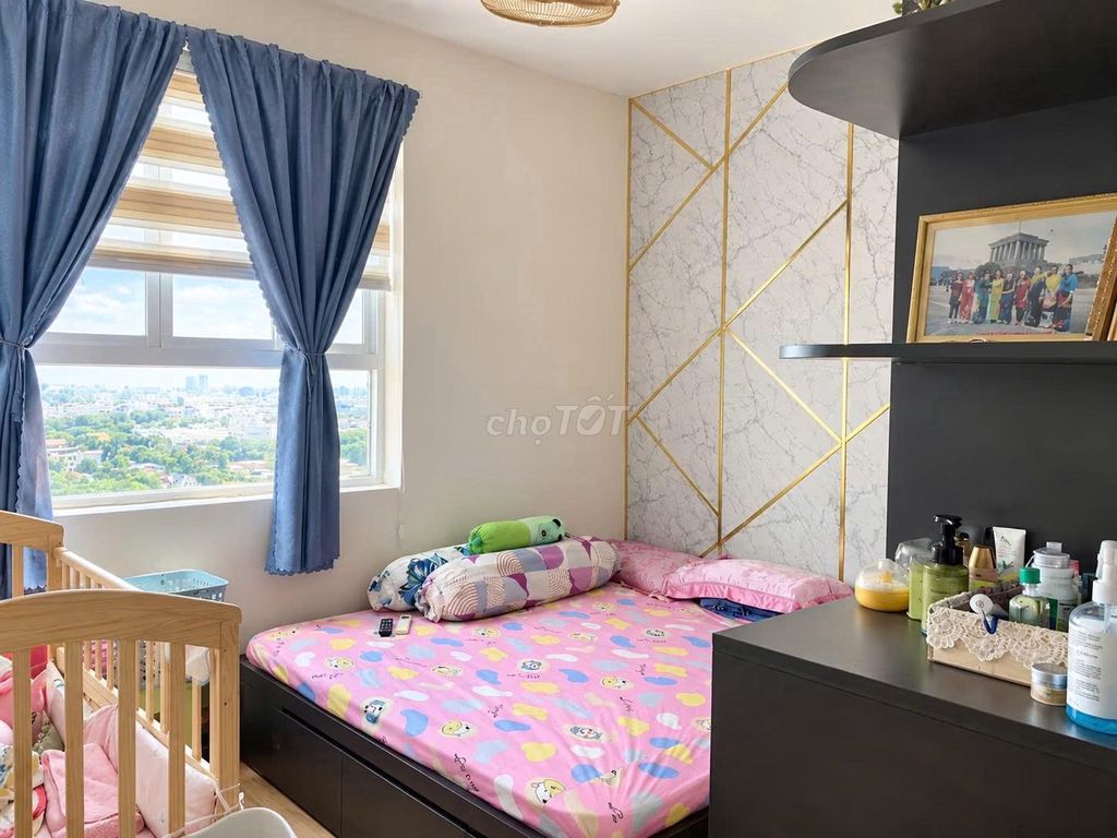 Rent the city corner, two bedrooms, two full interior toilets.