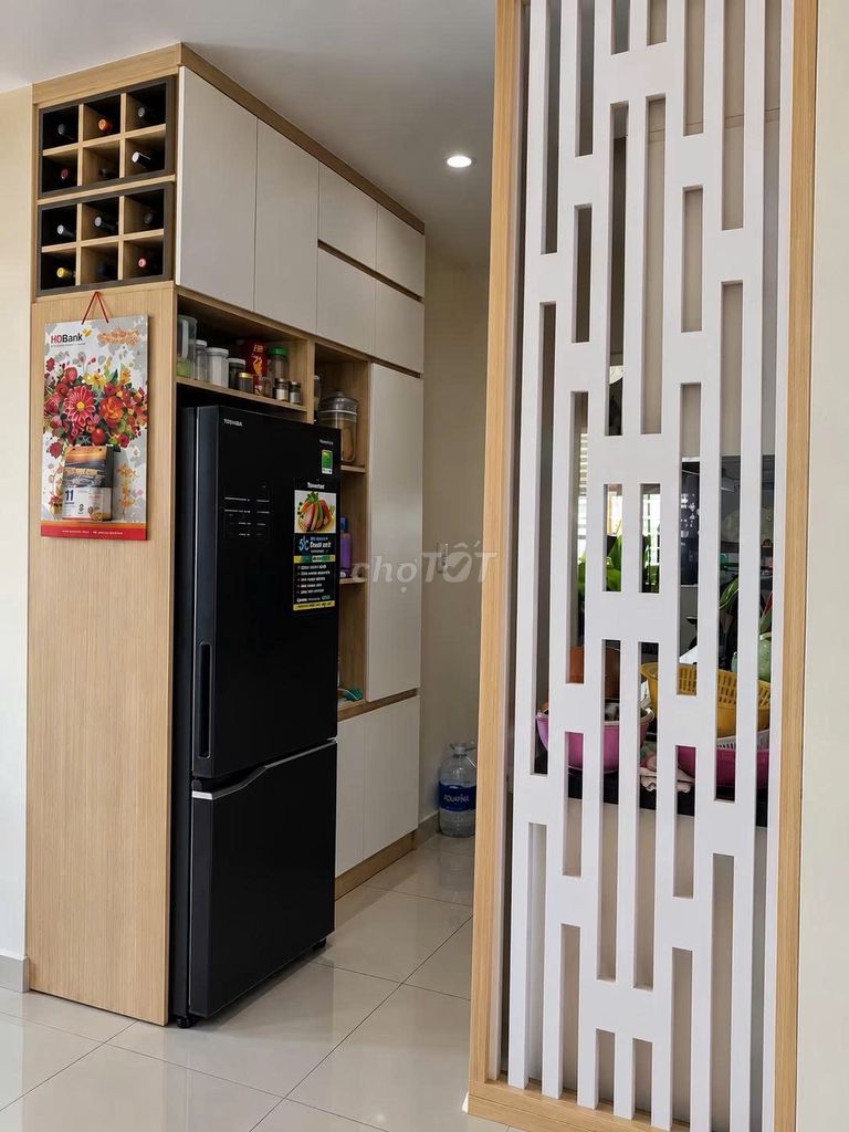 Rent the city corner, two bedrooms, two full interior toilets.