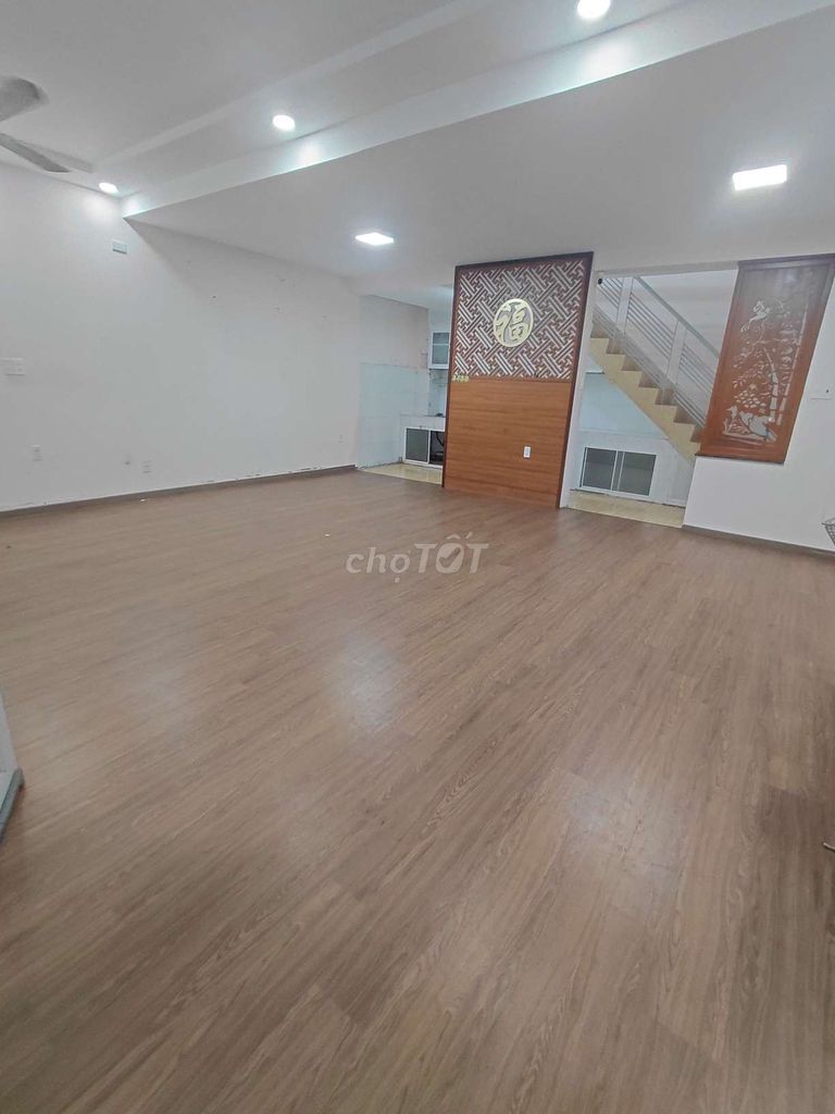 We'll rent out the ground floor. 86 M2 is three bedrooms.