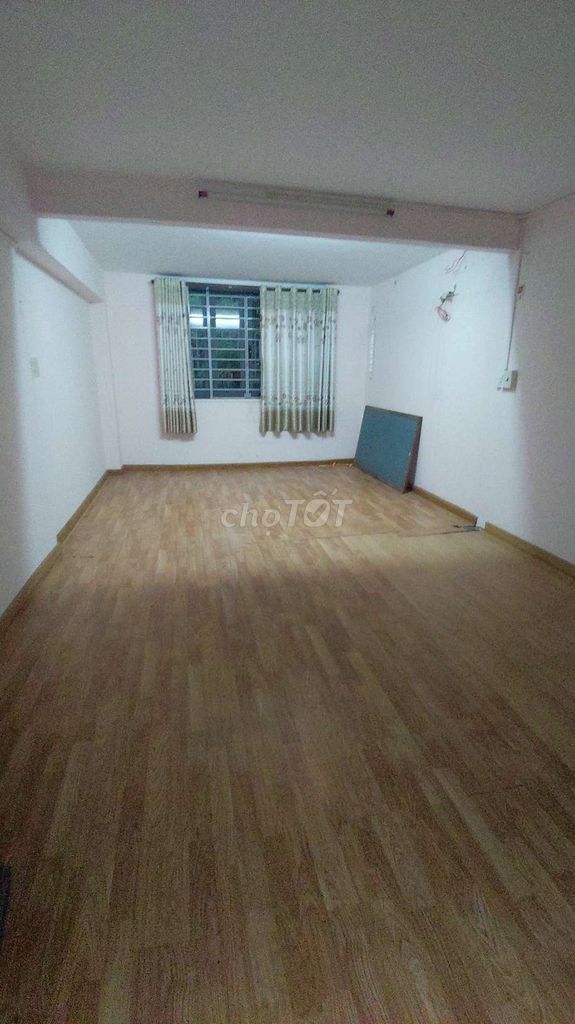 We'll rent out the ground floor. 86 M2 is three bedrooms.