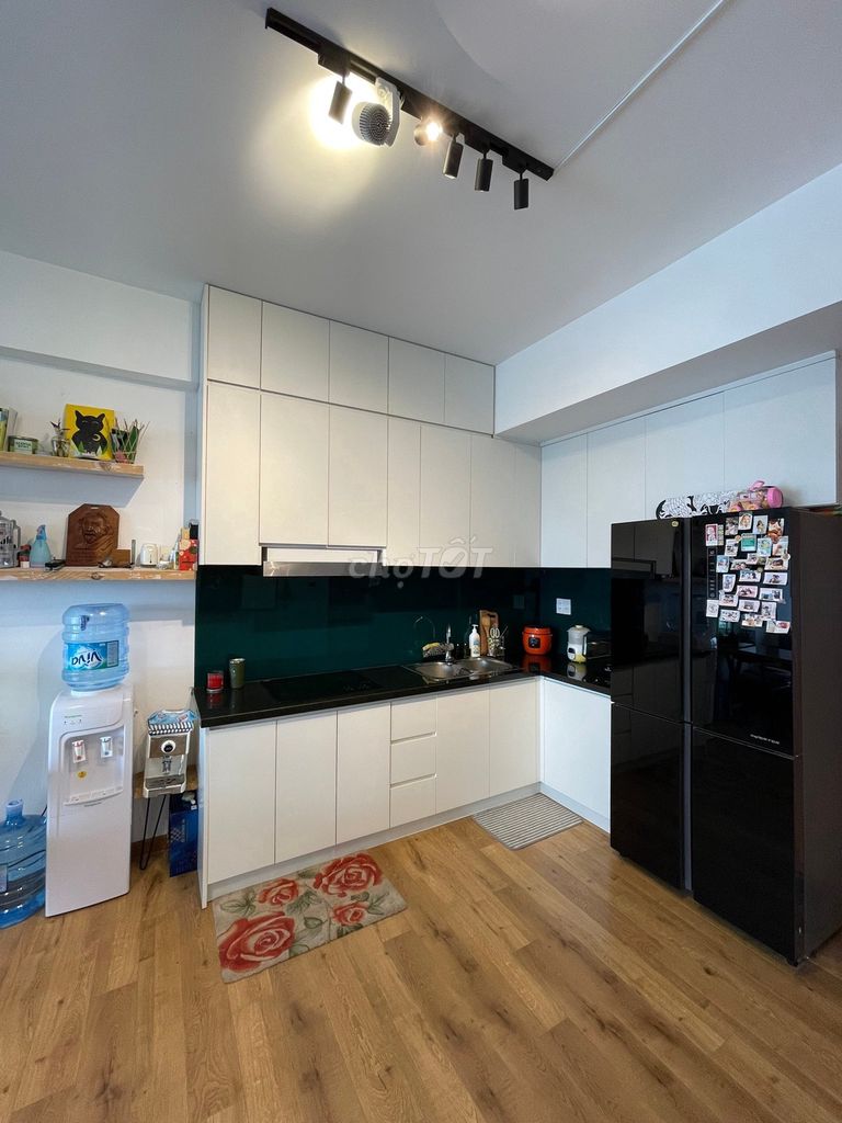 Rent the flat flora nopvia good price, long-term front