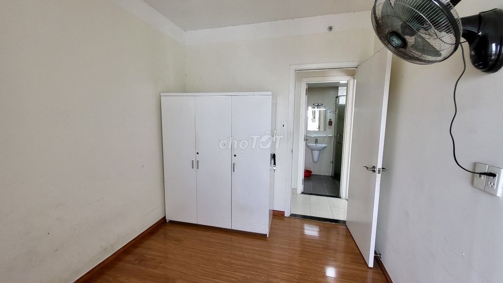 It's the owner who rents the Carillon 3-- 70 M2 2 bedrooms-- 13 million a month.