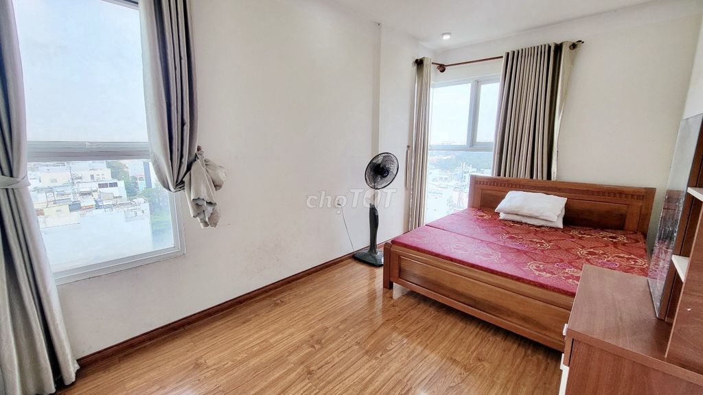It's the owner who rents the Carillon 3-- 70 M2 2 bedrooms-- 13 million a month.