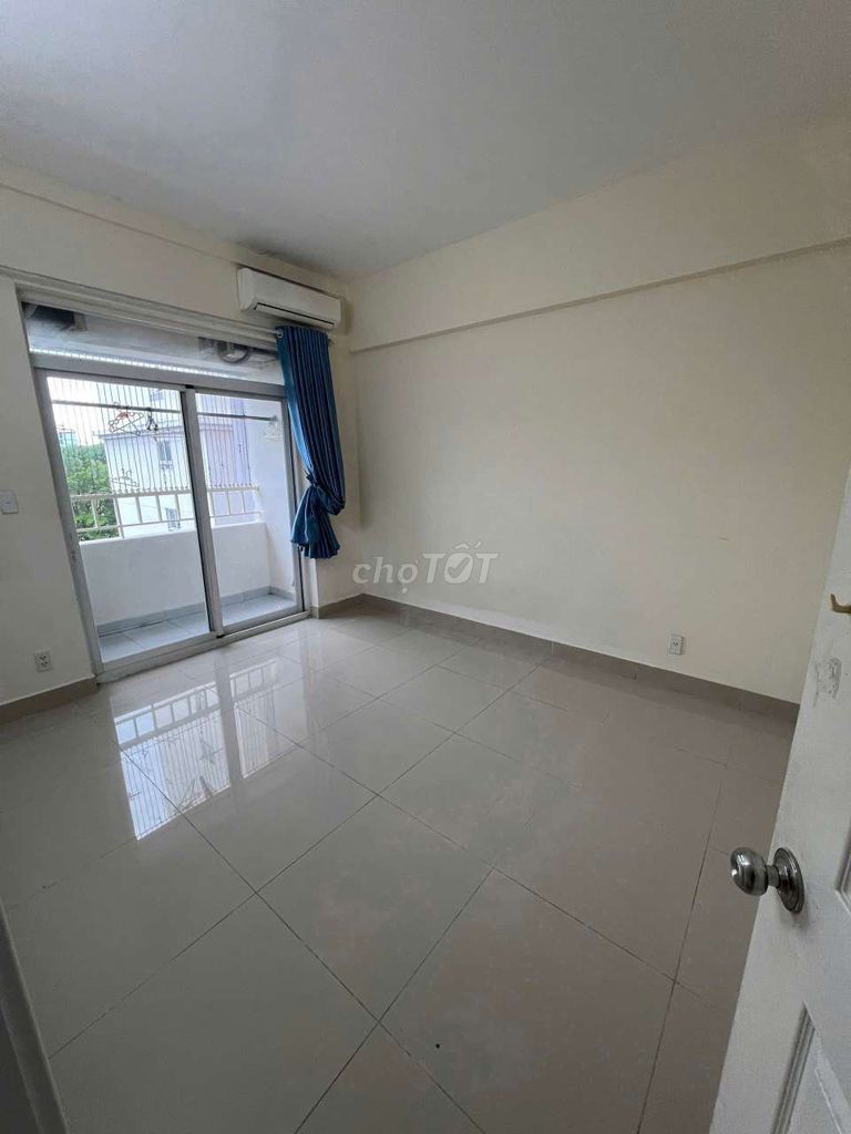 Rent 1050 Phan Chu Trinh Bình Thạnh apartments wide.