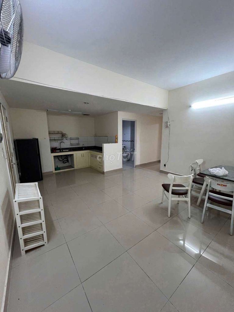 Rent 1050 Phan Chu Trinh Bình Thạnh apartments wide.