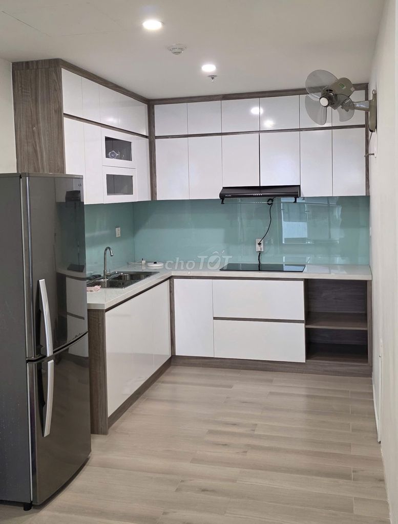 Rent the corner, upper level, pool view - the base of Hagueevard