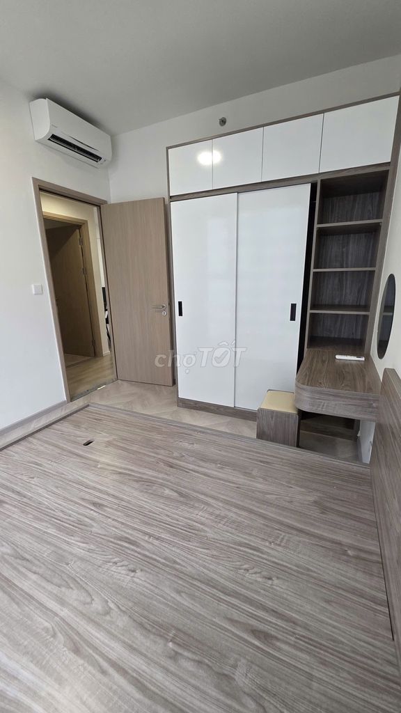 Rent the corner, upper level, pool view - the base of Hagueevard