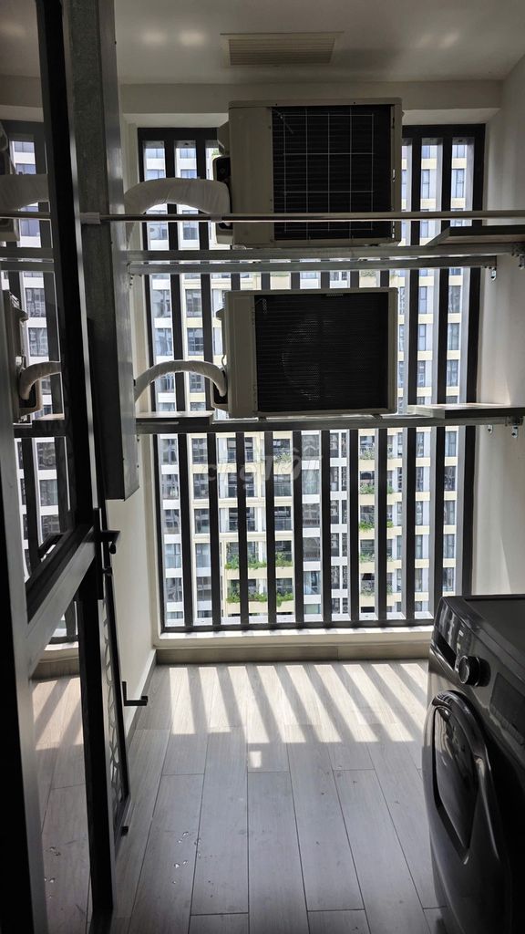 Rent the corner, upper level, pool view - the base of Hagueevard
