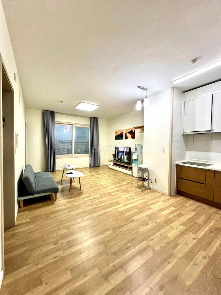 Three apartments in Sen, 262 Lạc Long Quân for 14 million and a half a month rent.