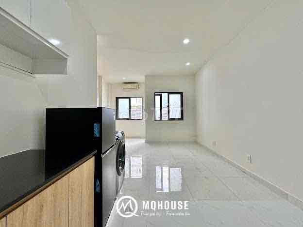 The balcony studio - the interior - private washing machine - in the bathroom - 11th District