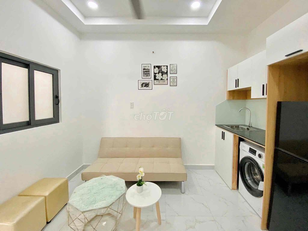 New service apartment. 4 million and 8 million, 1-size kitchen. A beautiful firename living room.