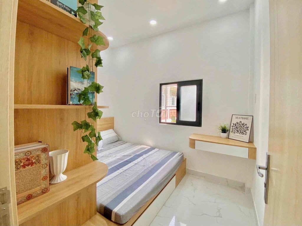 New service apartment. 4 million and 8 million, 1-size kitchen. A beautiful firename living room.