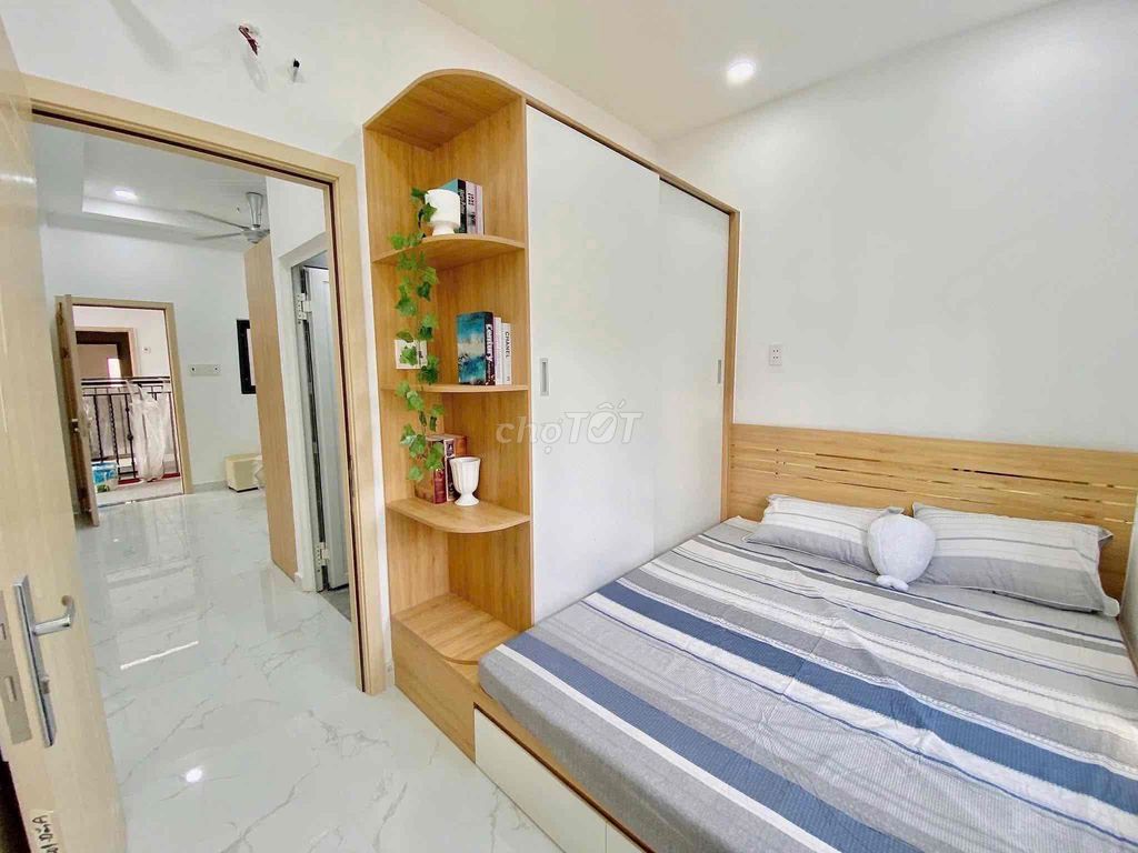 New service apartment. 4 million and 8 million, 1-size kitchen. A beautiful firename living room.