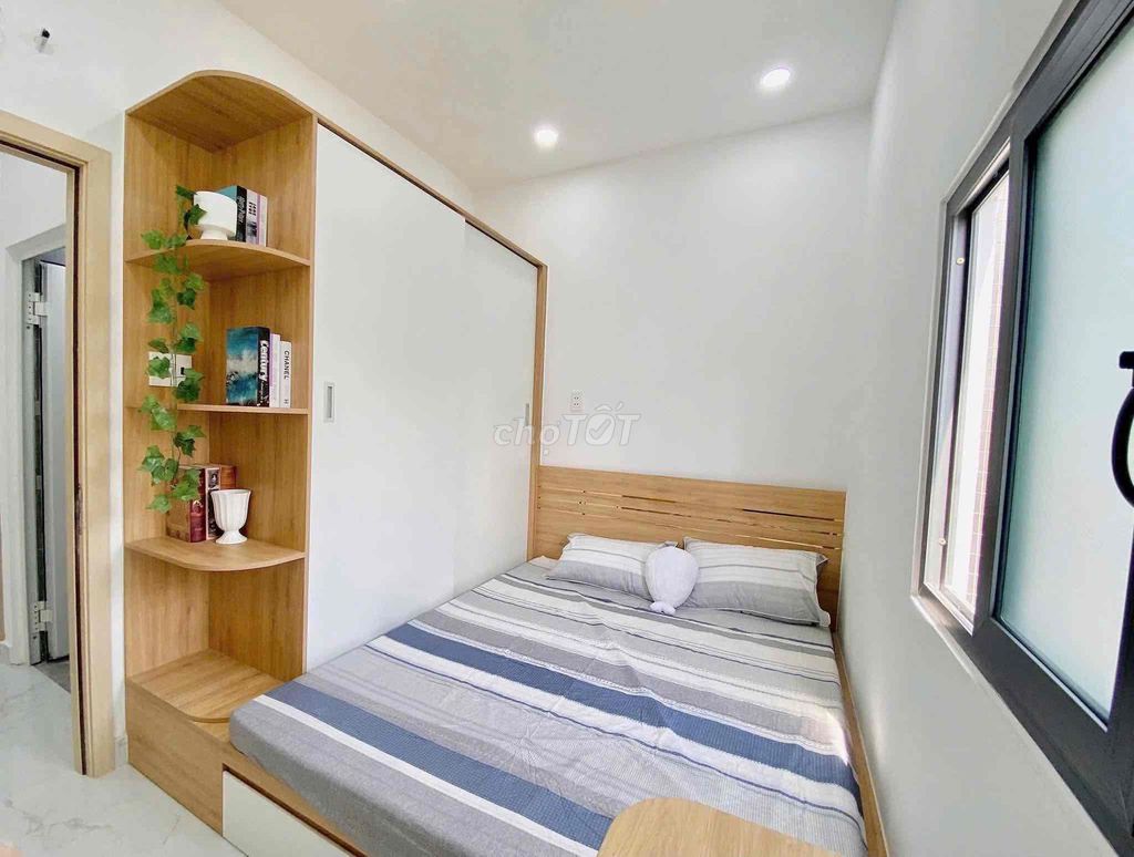 New service apartment. 4 million and 8 million, 1-size kitchen. A beautiful firename living room.