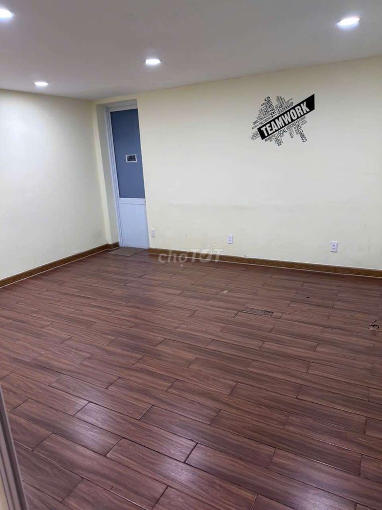 Renting Trần Trọng Cung-- Same space, same office.
