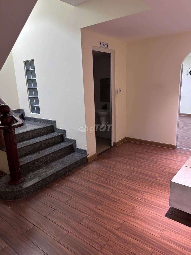 Renting Trần Trọng Cung-- Same space, same office.