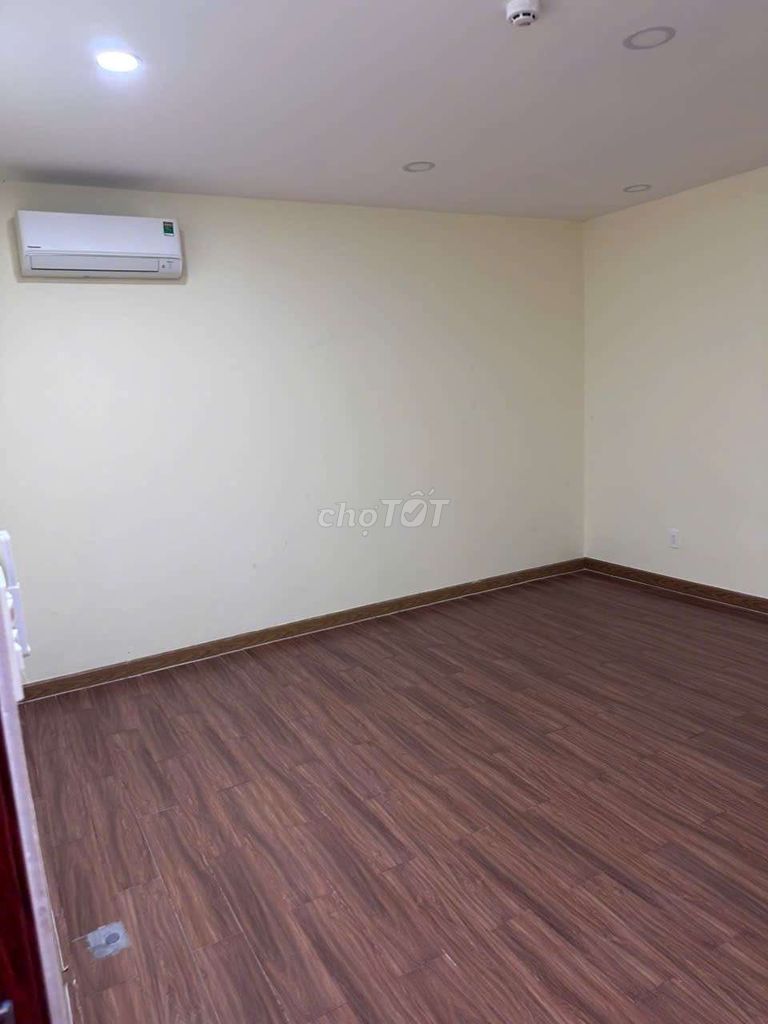 Renting Trần Trọng Cung-- Same space, same office.