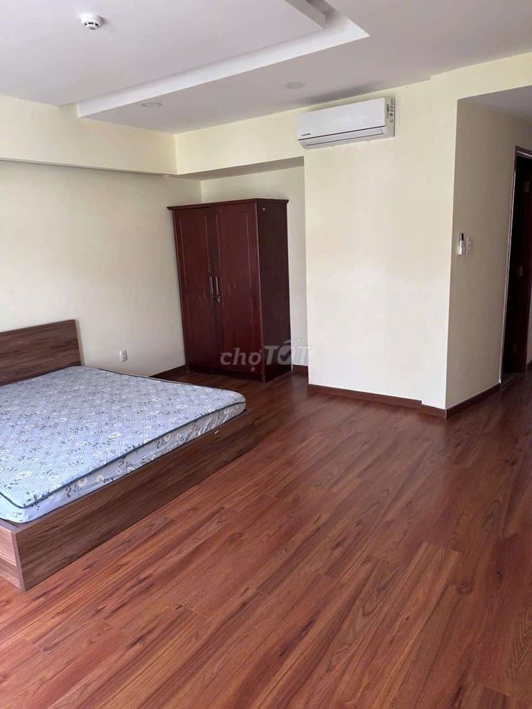 Renting Trần Trọng Cung-- Same space, same office.