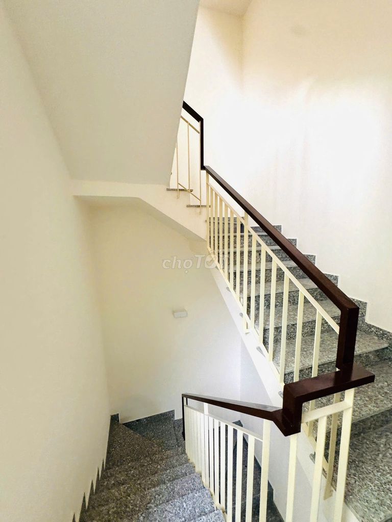 Service apartment,hotel,office, building - A Nguyễn Oanh 6,2 x24 m 6th floor machine