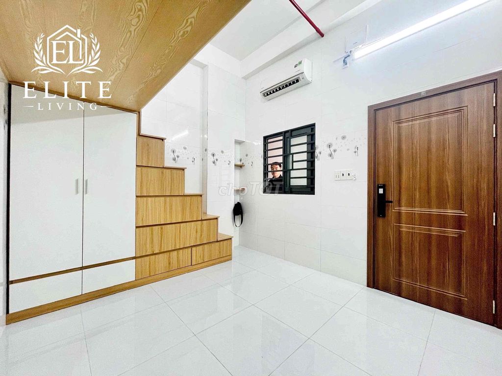 Rent a new apartment built right near University vlu and Love