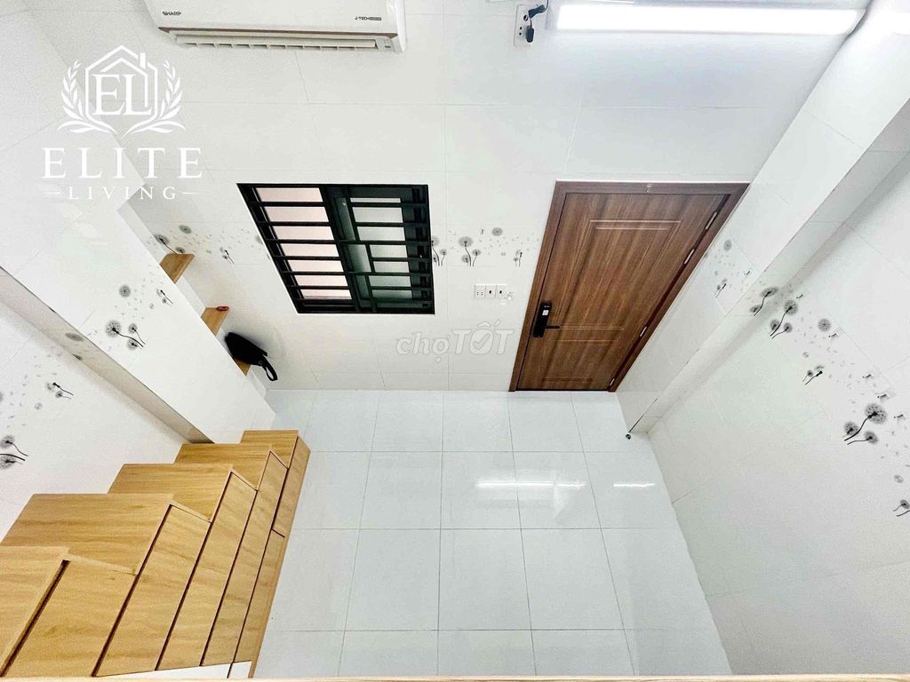 Rent a new apartment built right near University vlu and Love