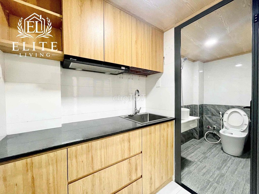 Rent a new apartment built right near University vlu and Love