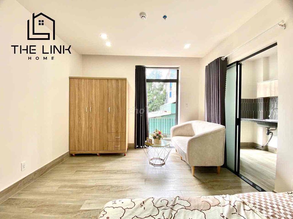 A hyper-max. A bedroom-- broad balconies-- extremely beautiful. Ung Văn Khiêm.