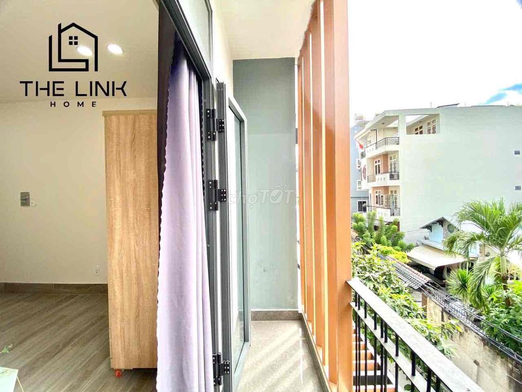 A hyper-max. A bedroom-- broad balconies-- extremely beautiful. Ung Văn Khiêm.