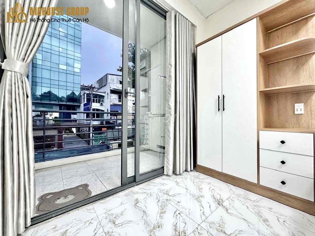A hyper-max. A bedroom. A kitchen.