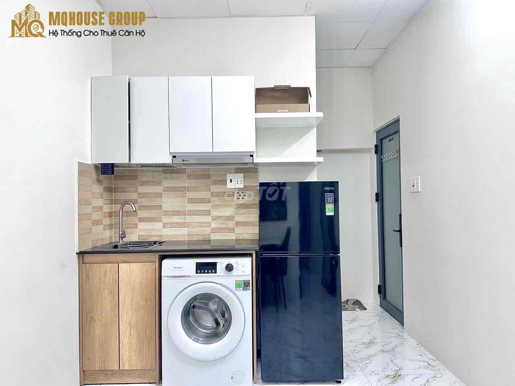 A hyper-max. A bedroom. A kitchen.
