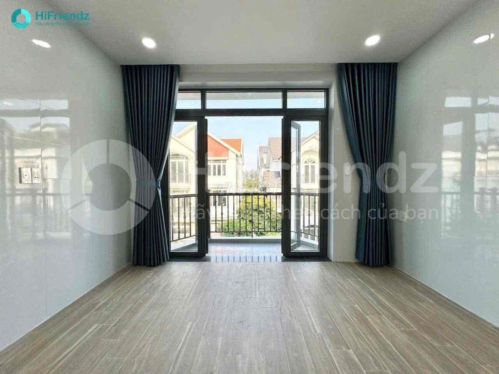 Rent a balcony near global city - Liên Phường