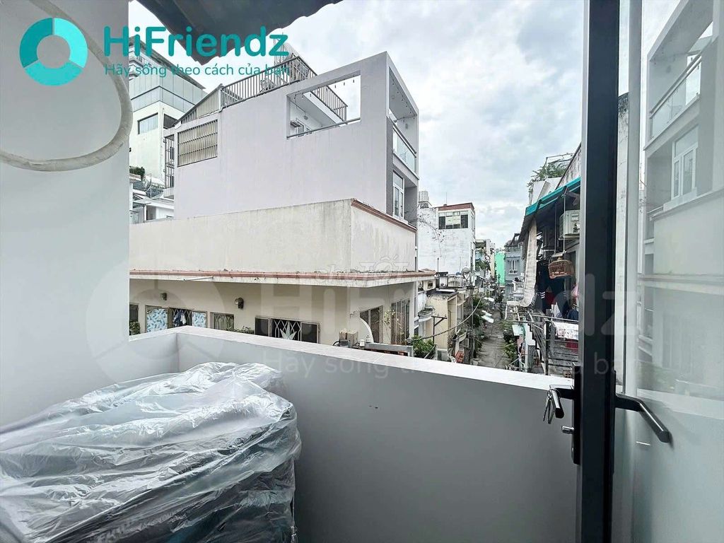 Two bedrooms 10 ) Large living room + balcony, private washing machine